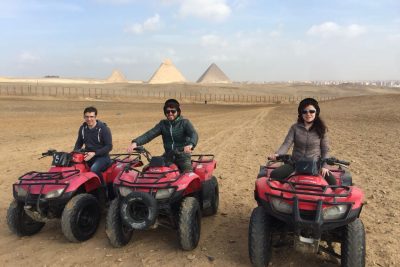 quad tours pyramids giza 400x267 Excursii la Cairo